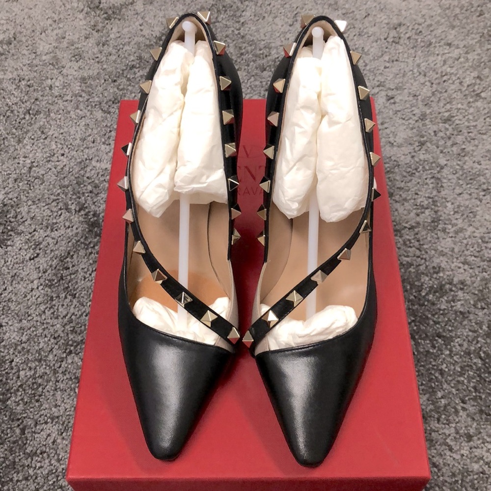 Women’s Valentino Garavani black leather pumps